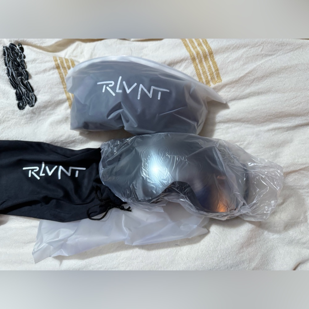 RLVNT Khione Googles - NWT